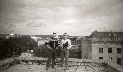 G Jurciukonio archyvas 1991 Pucas Ant buvusios LRV pastato stogo